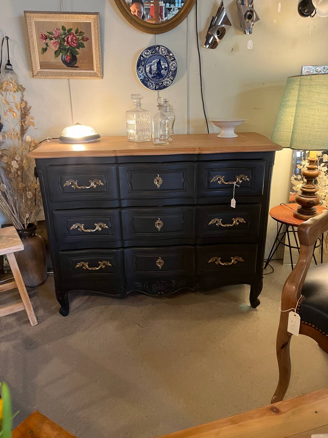 Black and wood chest of drawers