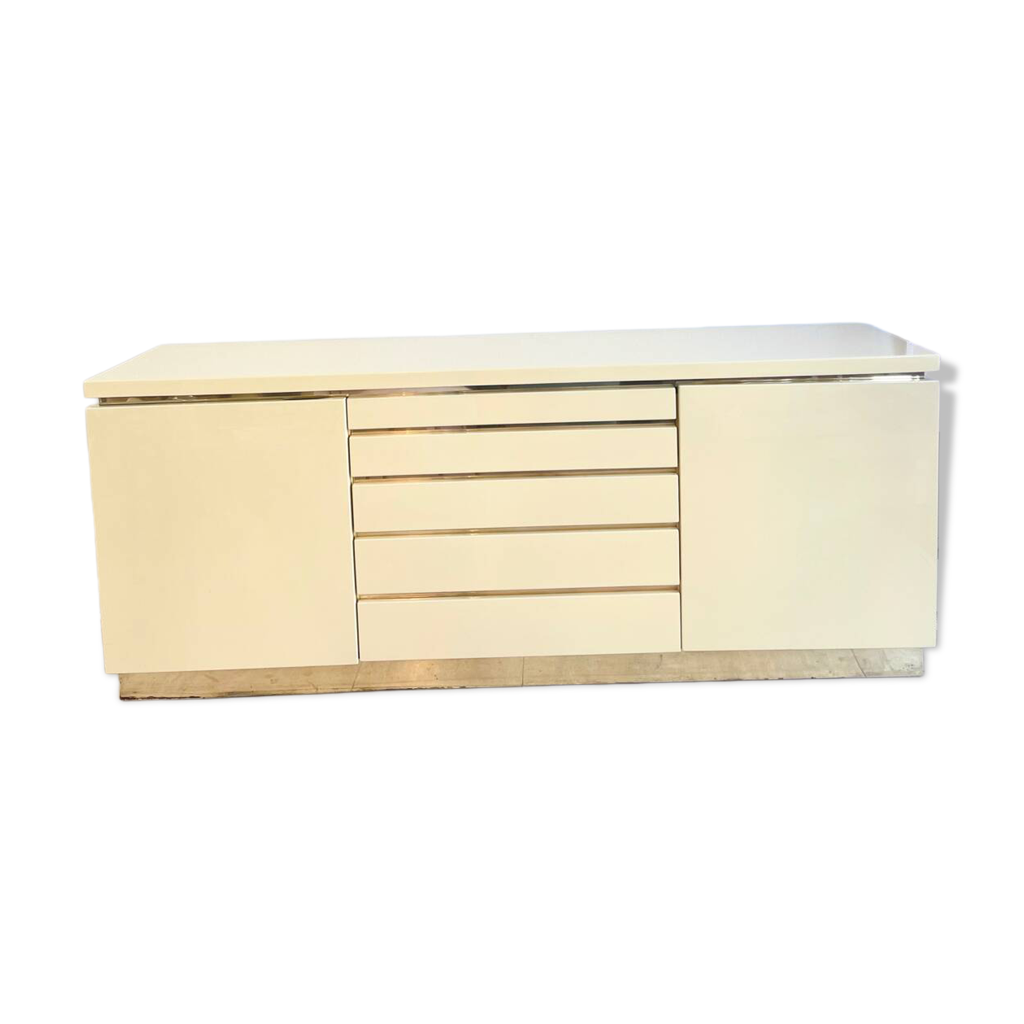 Buffet Jean-Claude Mahey in beige lacquer and brass – circa 1970