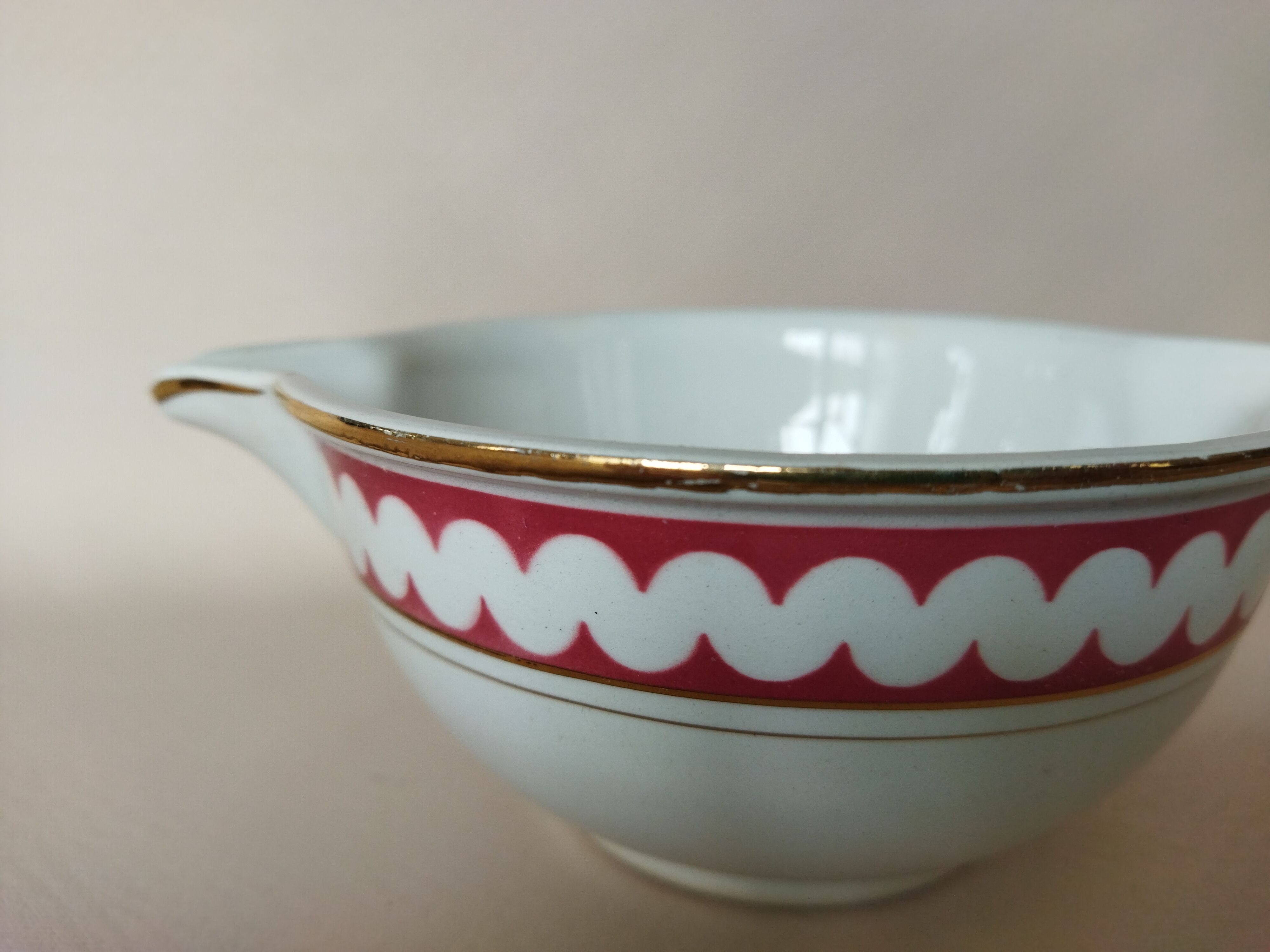 K&G Lunéville sauceboat, Madrigal model