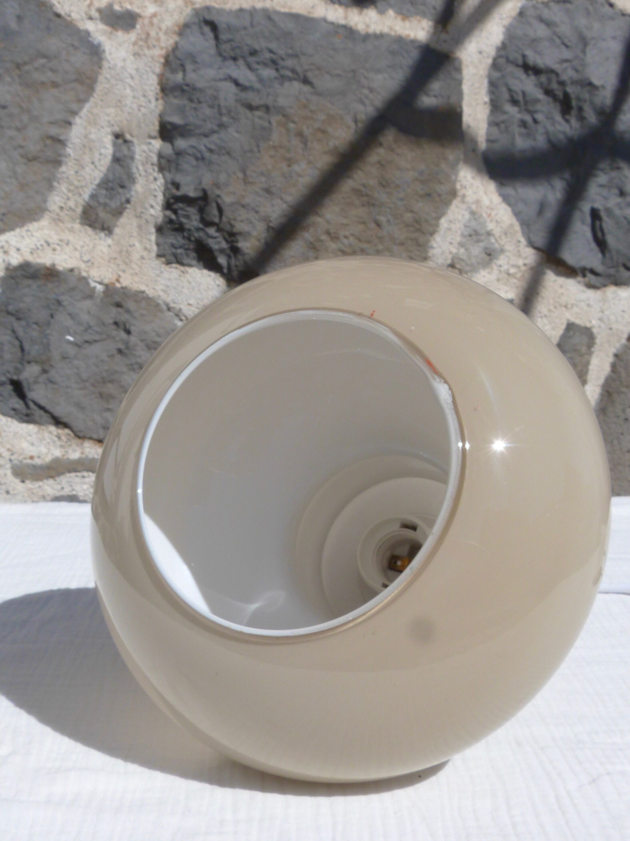 Suspension in opaline taupe