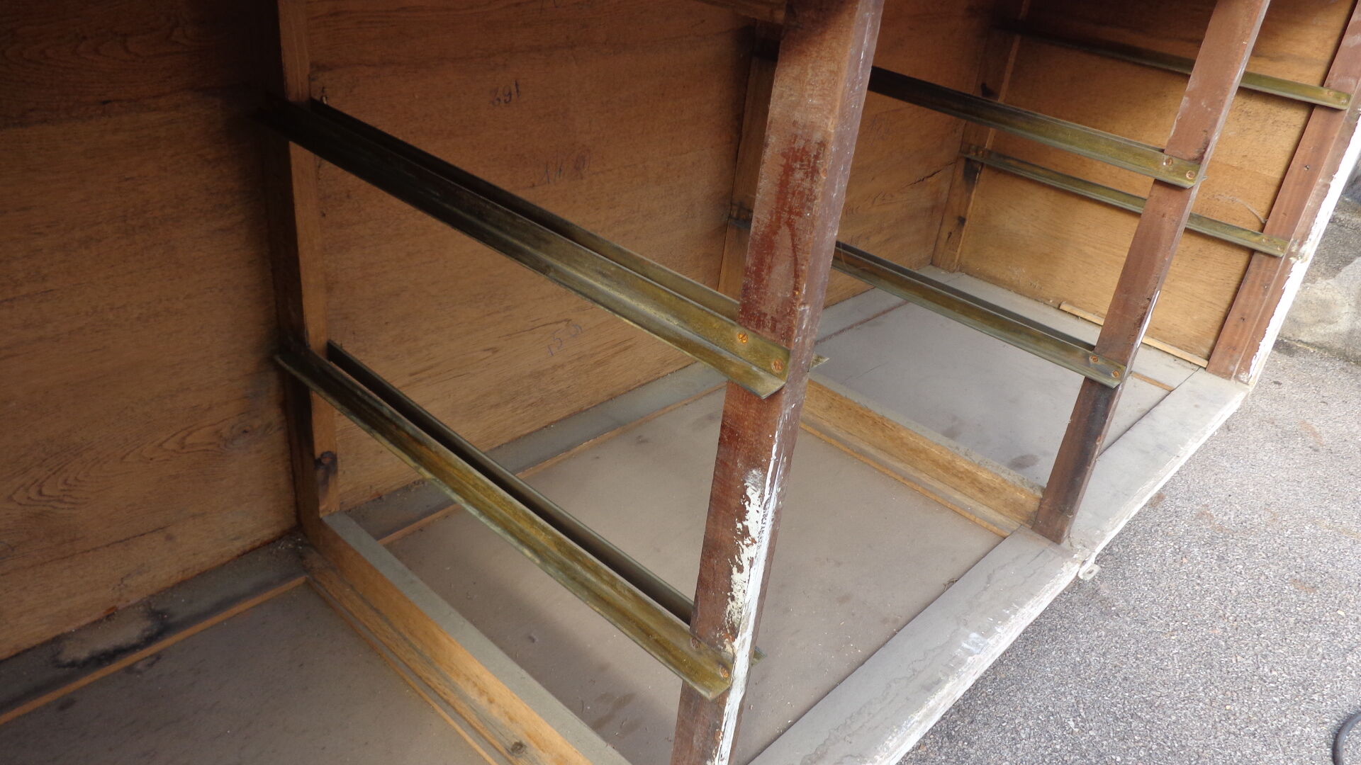 Garage drawer cabinet