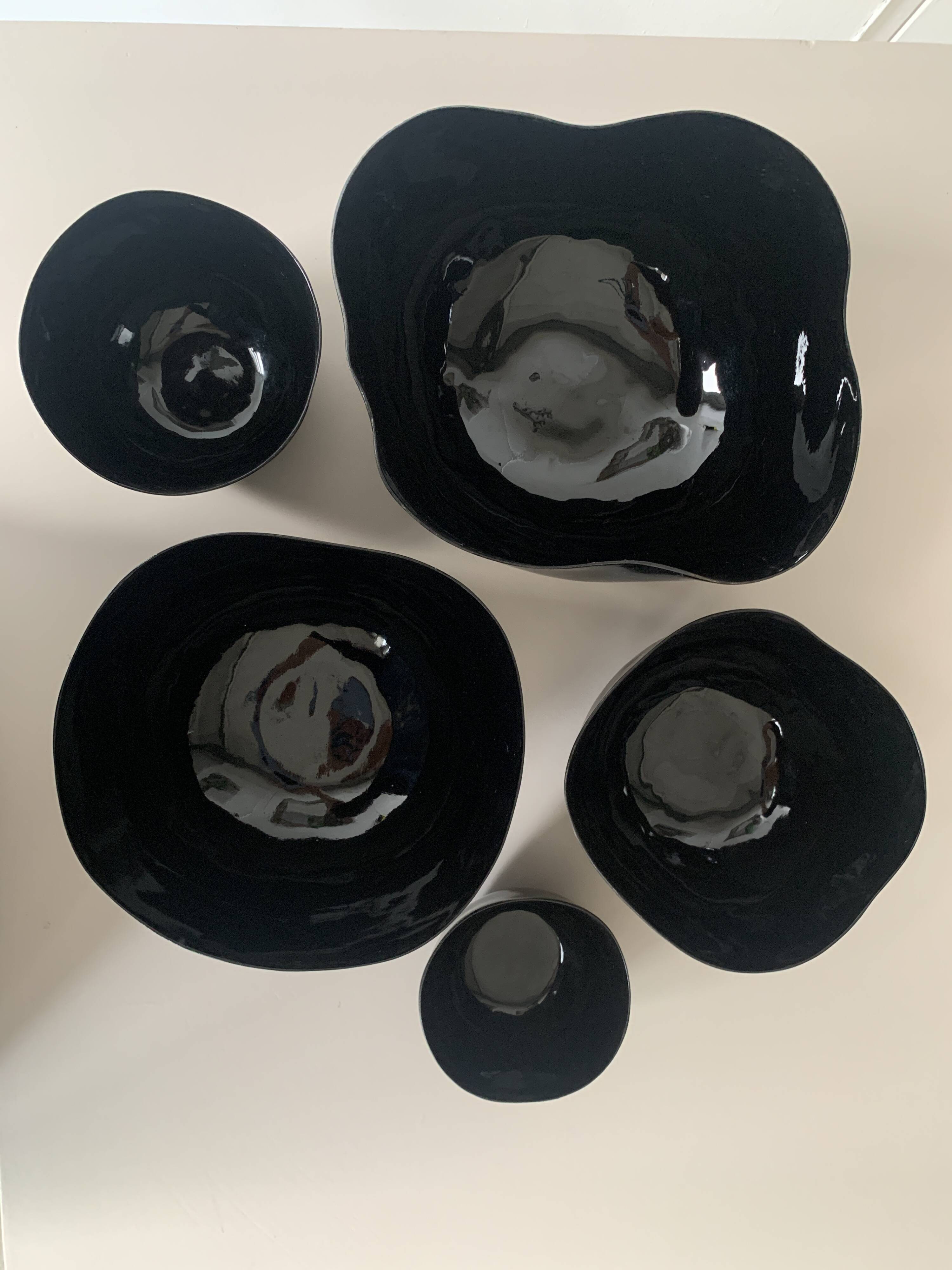 Black lacquer tsé tsé bowls