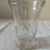 Vase en verre moulé