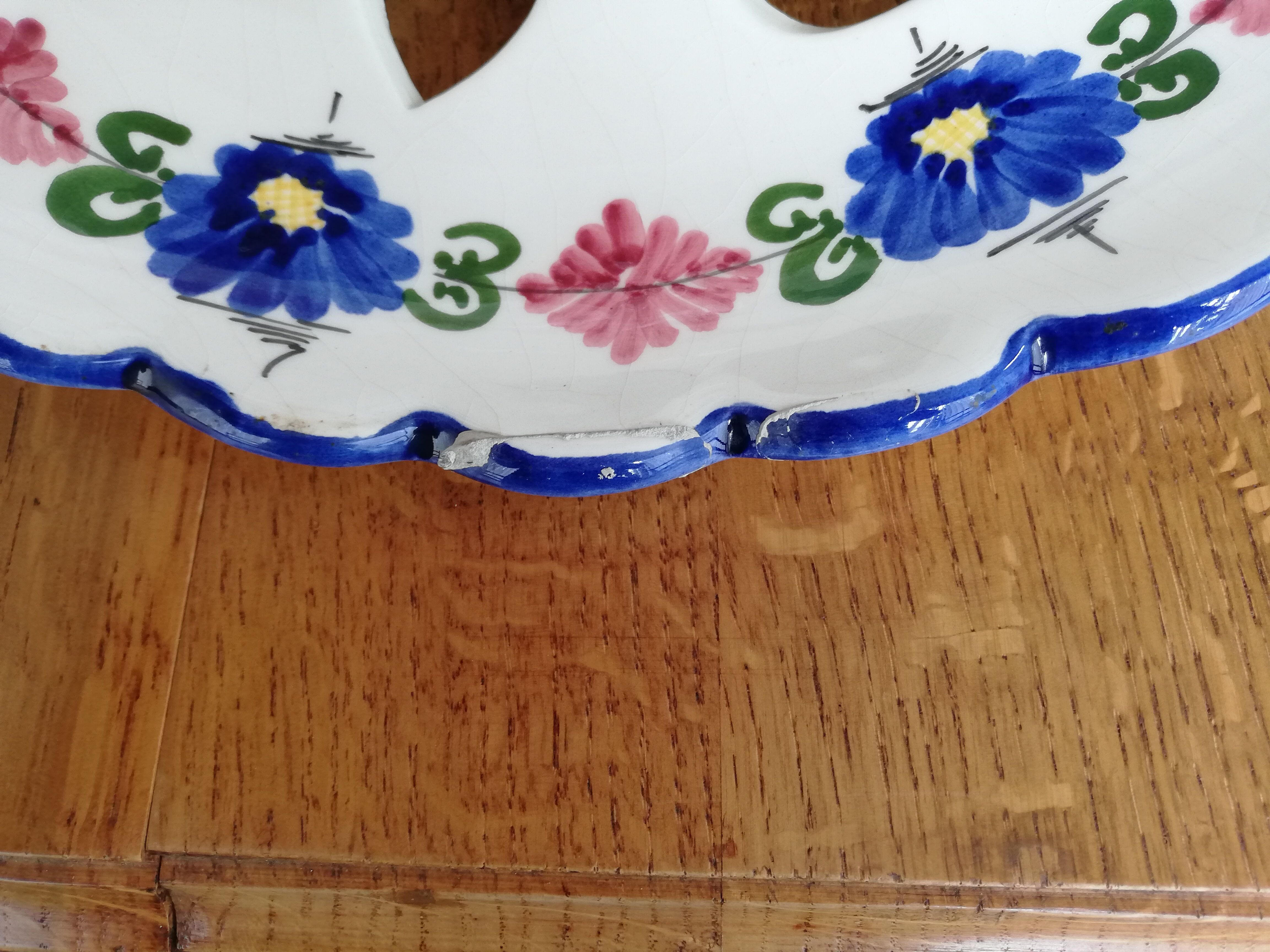 Antique ceramic suspension