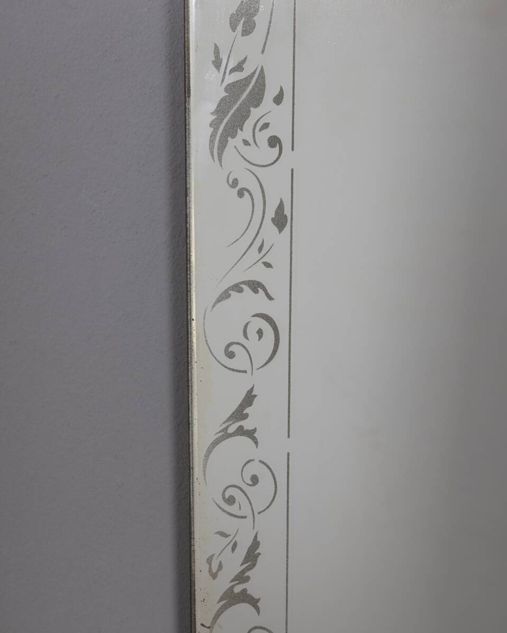 Vintage 1940s Italian design wall mirror with decorated glass