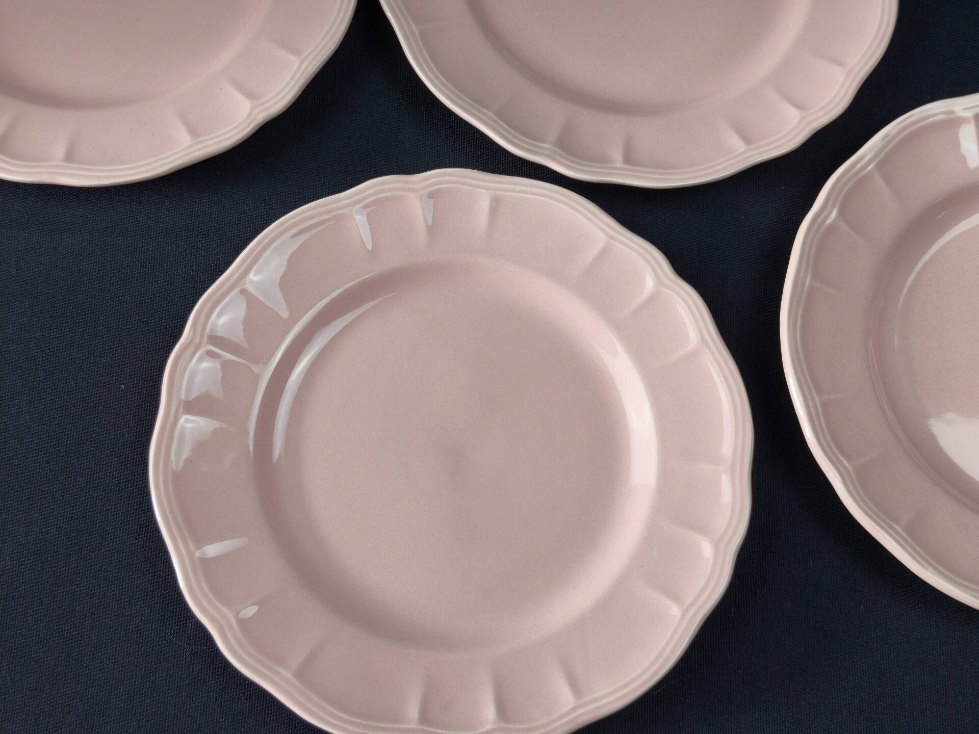 Title: 8 vintage Salins flat plates in powder pink – Ø 25.7 cm