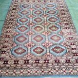 Old handmade wool oriental rug. 190 x 126cm