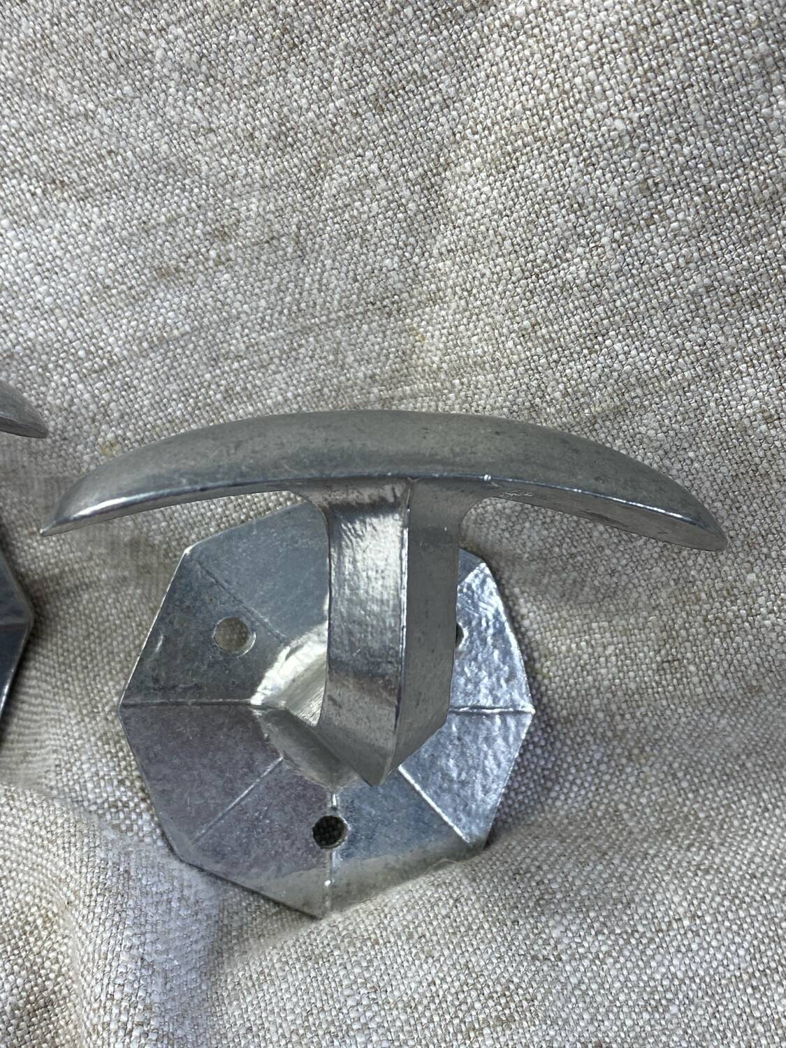 Aluminum cloakroom hooks