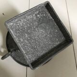 Petite paire de pots en zinc.
