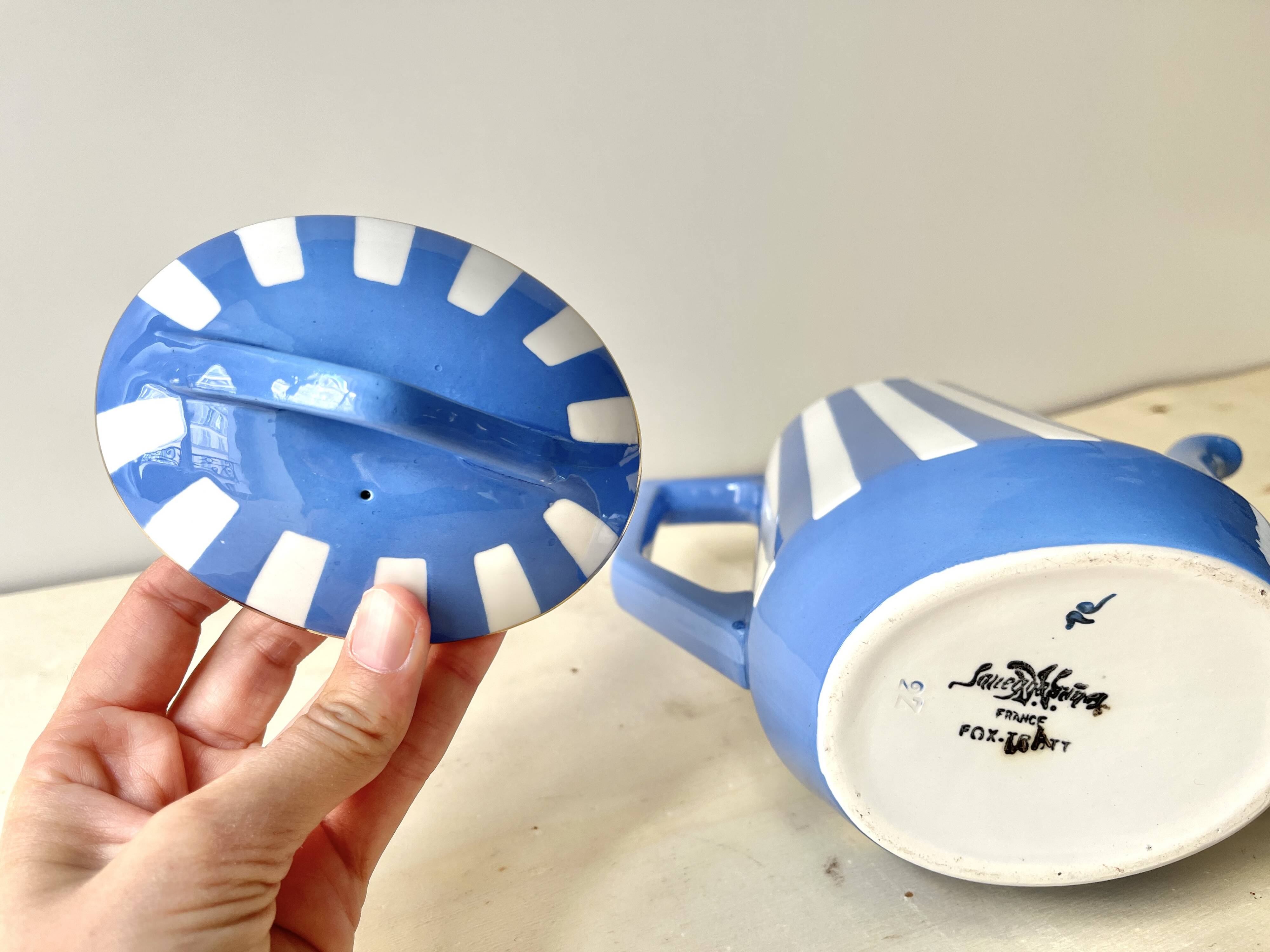 Large Fox Trott Sarreguemines coffee pot in art deco earthenware, 1930s vintage