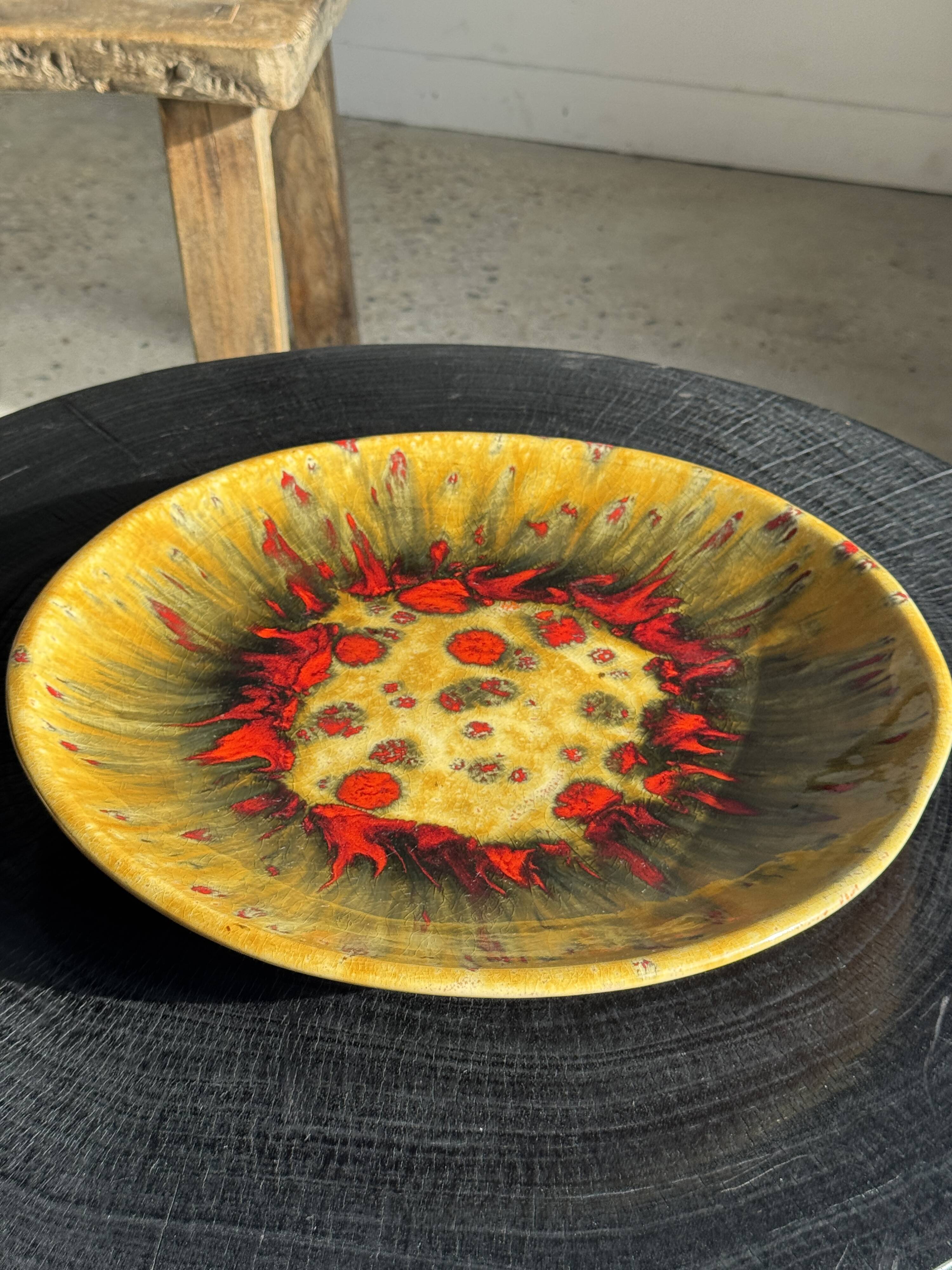 Large circular dish in West Germany style, brand JQ D35 H5.