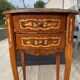 Table de chevet rognon style Louis XV en marqueterie