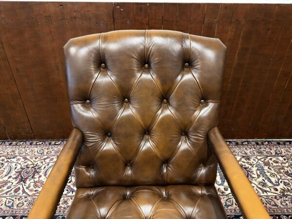 Chaise de bureau Chesterfield anglaise, chaise de président.