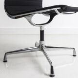 Set of 4 Eames Aluminum Group chairs model EA104-105