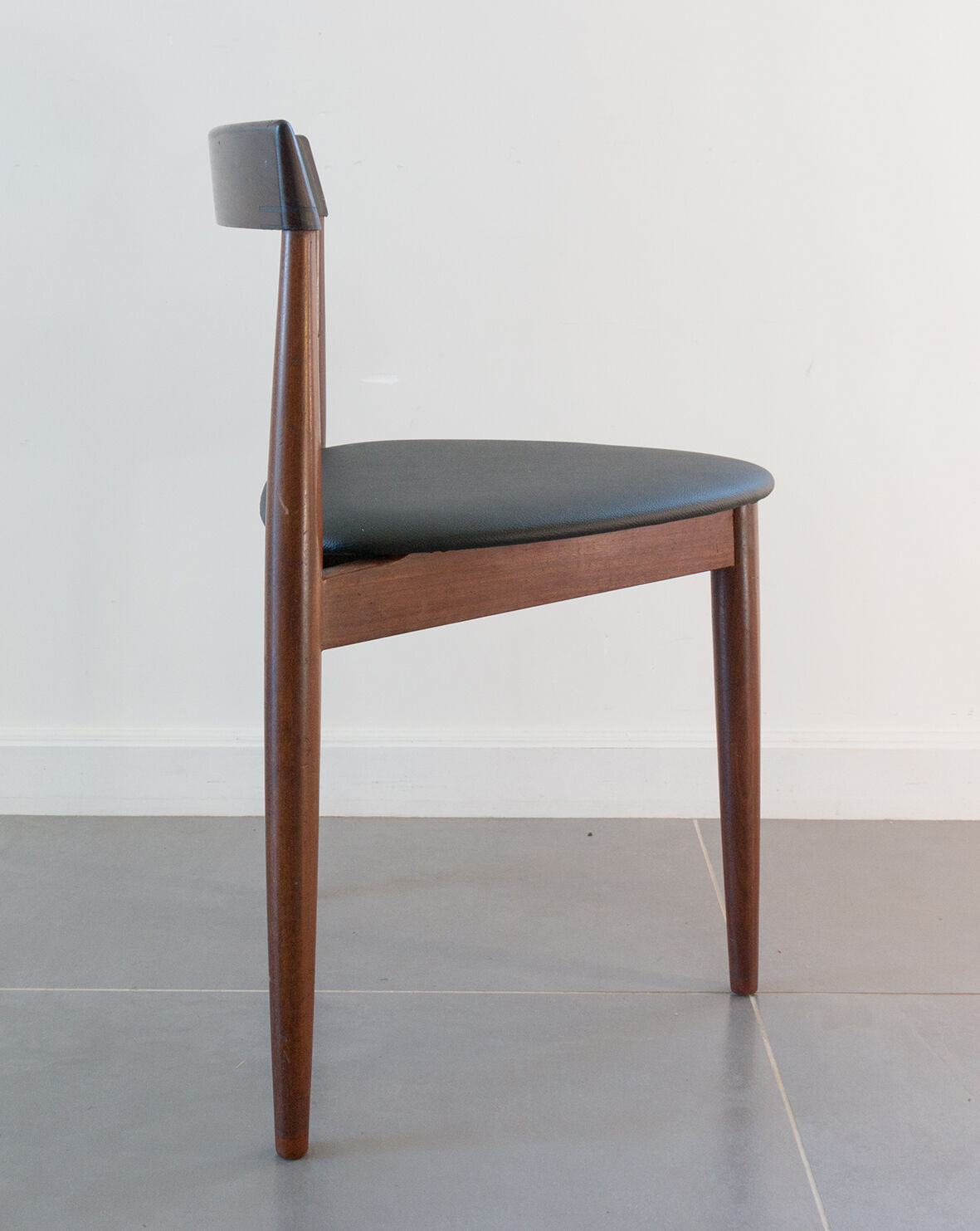 Hans Olsen tripod chair