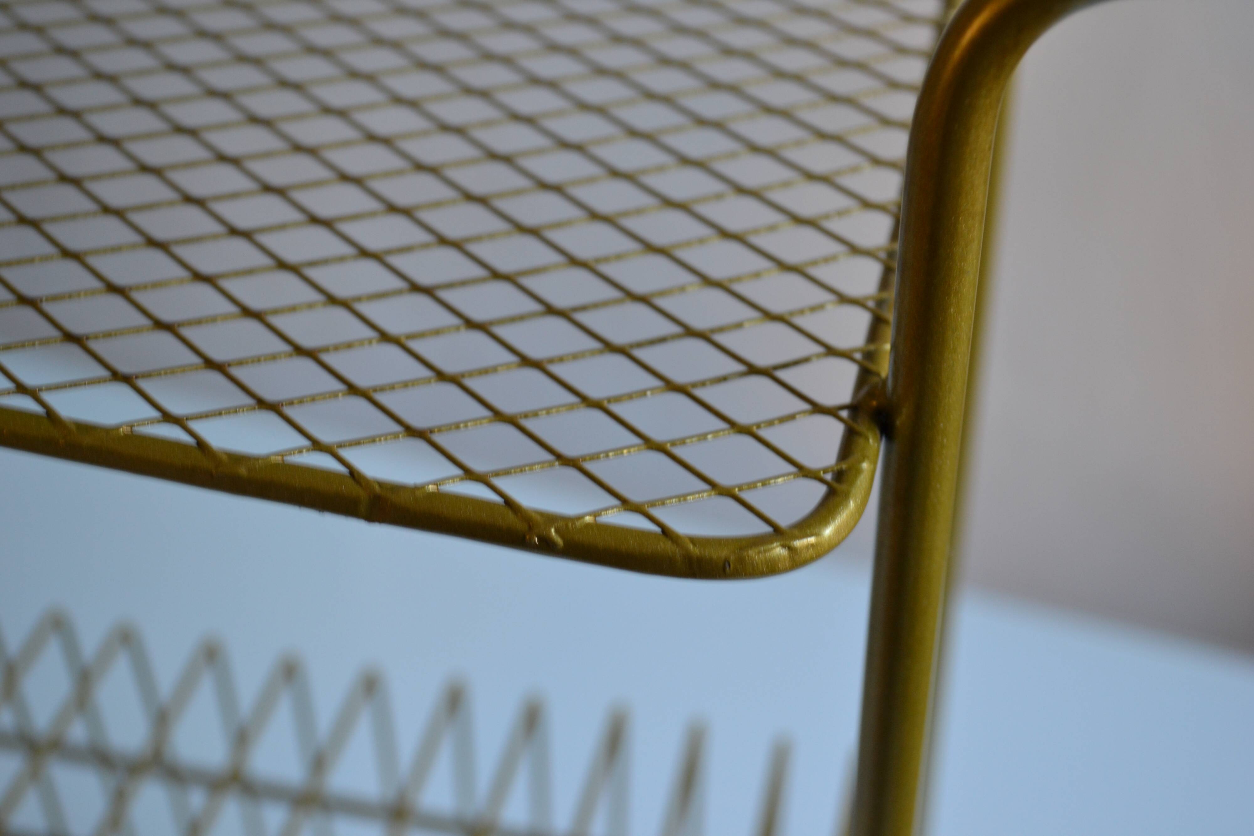 Vintage end table / coffee table & magazine rack