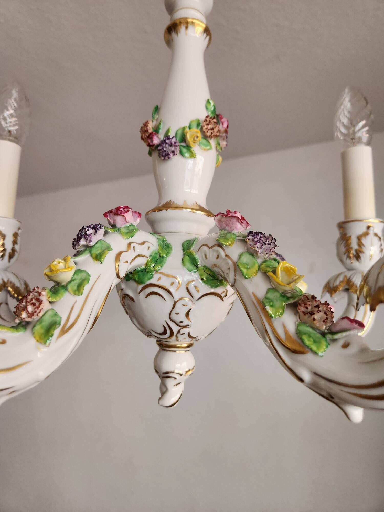 Handgeformt vergoldet vintage Porzellan Kronleuchter Capodimonte 1960er