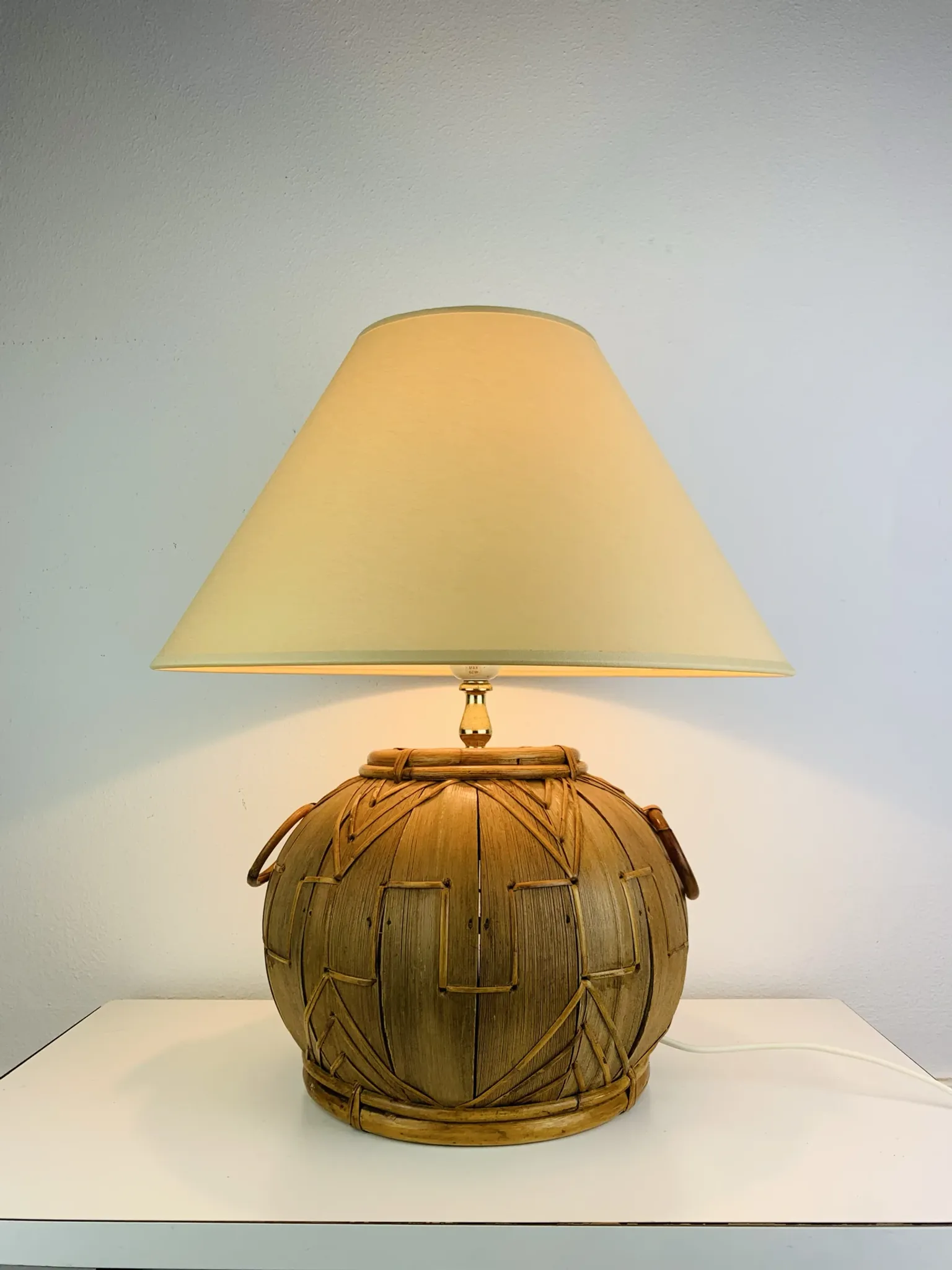 Lampe boule en osier des années 60, style Jungle Chic