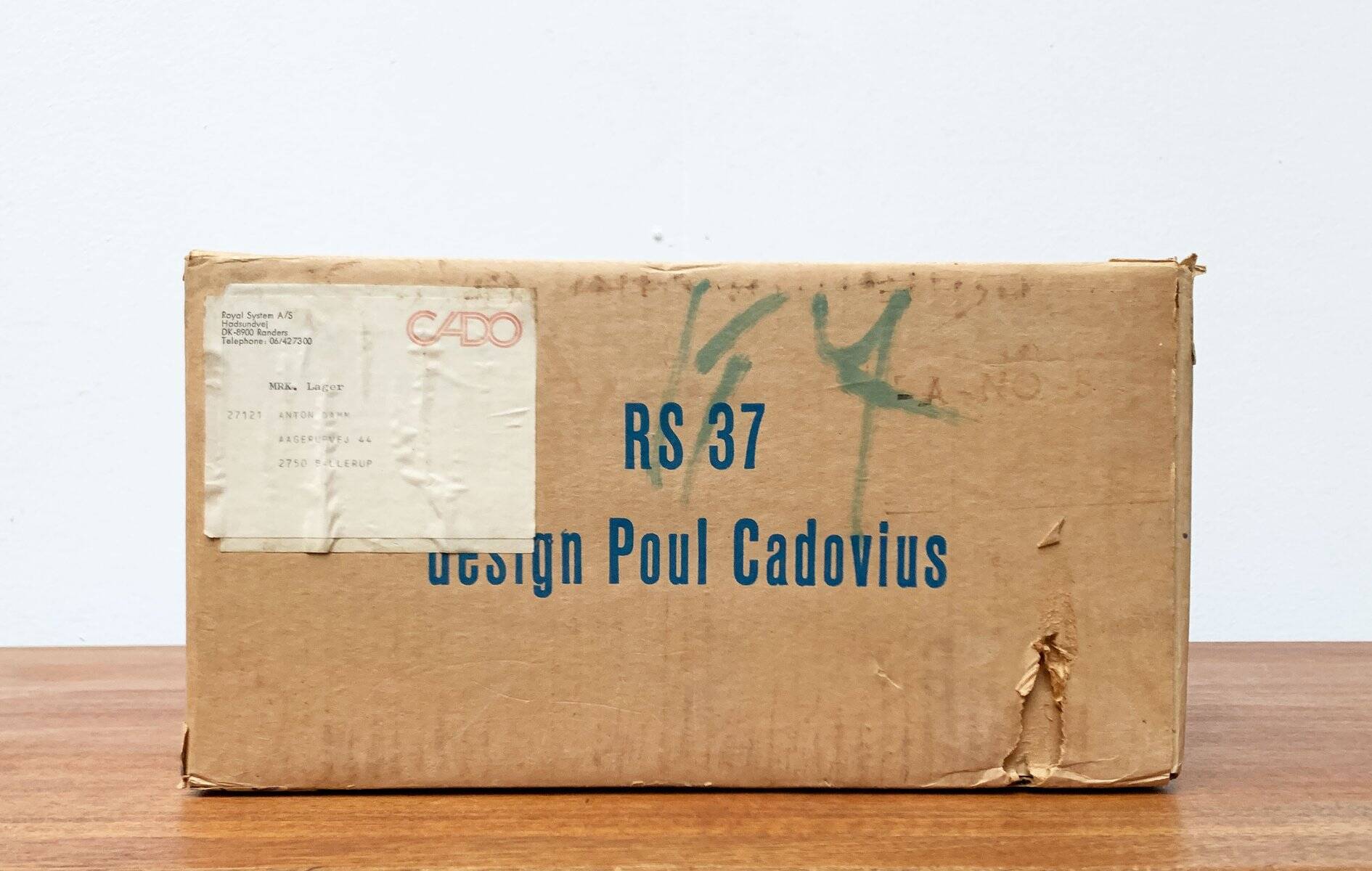 Danish RS 37 flower lamp in space age style from the mid-century by Poul Cadovius for Cado, 1960s.