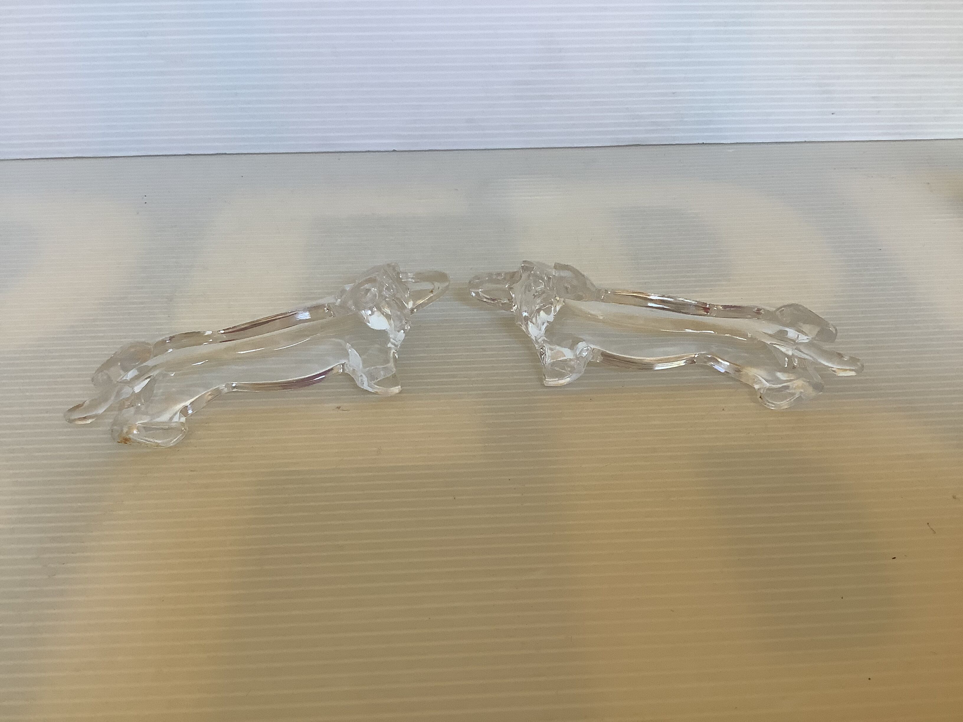 12 doors knives dog basset plexiglass