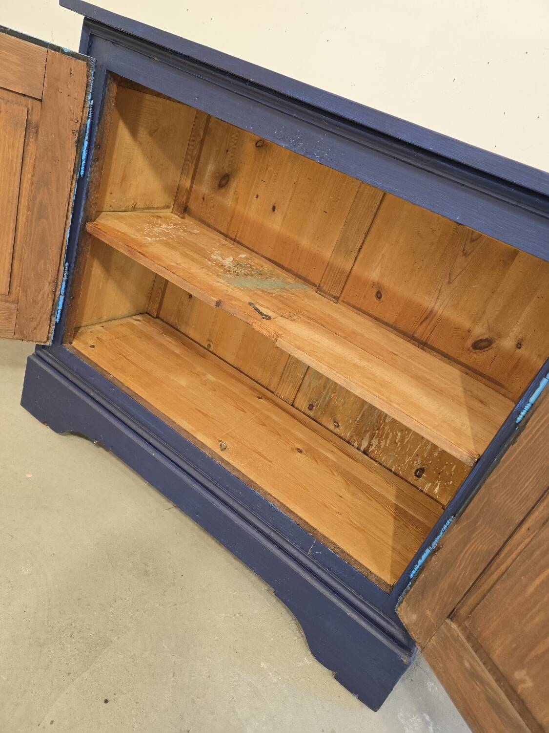 2-door wooden sideboard, 1930