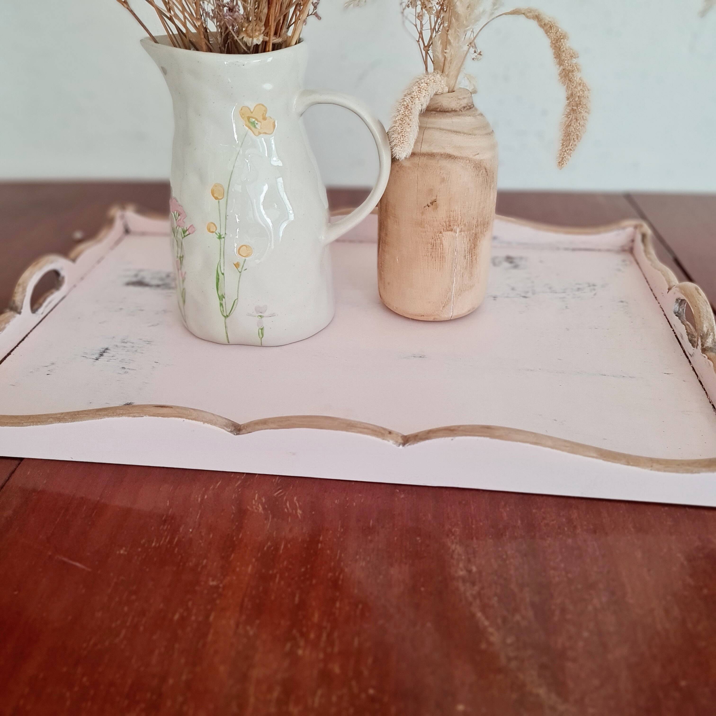 Presentation tray in raw and pink wood