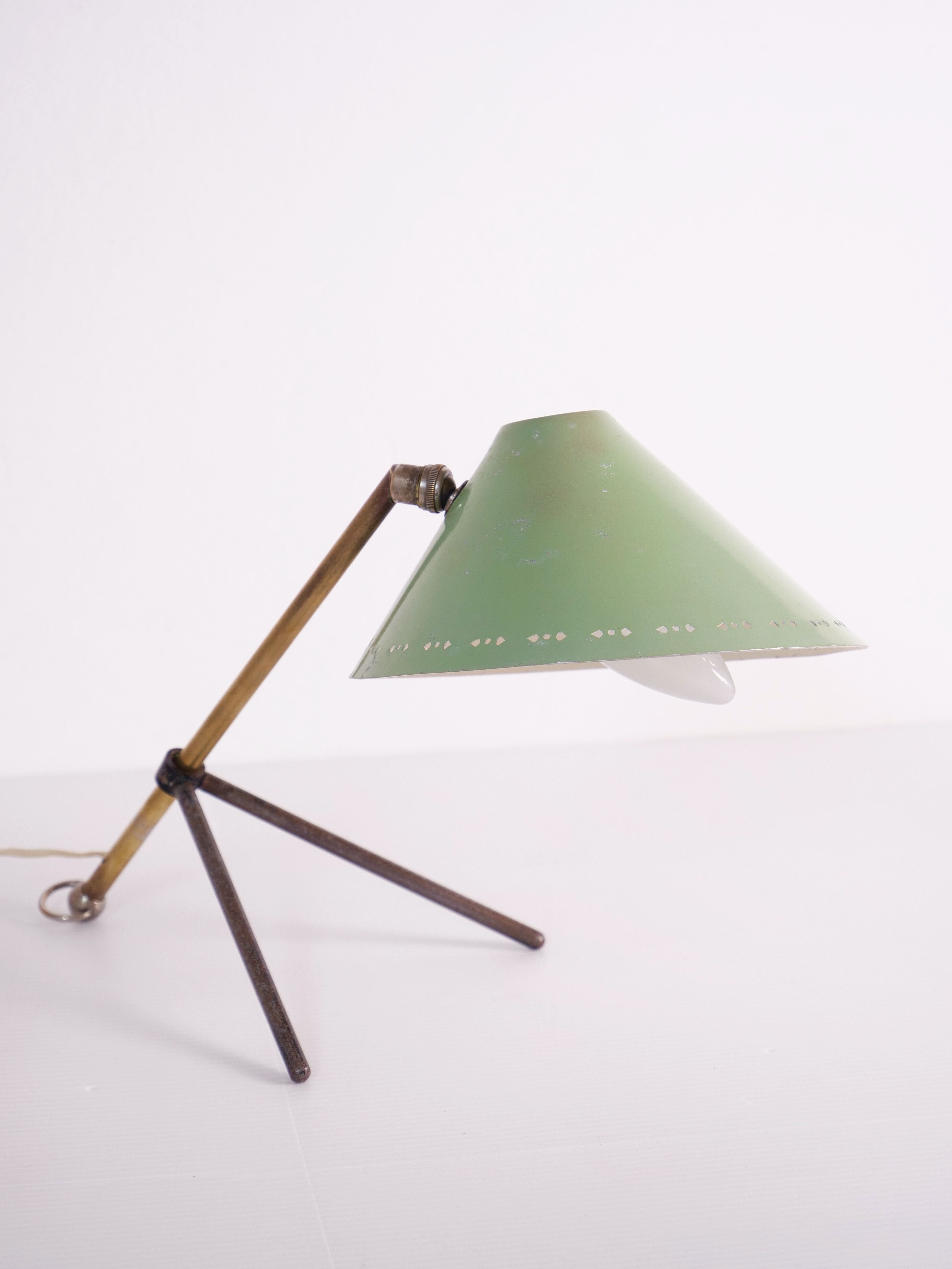 Lampe cocotte pinocchio laiton et acier laqué vert