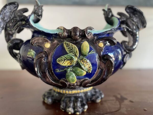 Grande jardinière / cache-pot ancien en céramique émaillée – décor d’oiseau