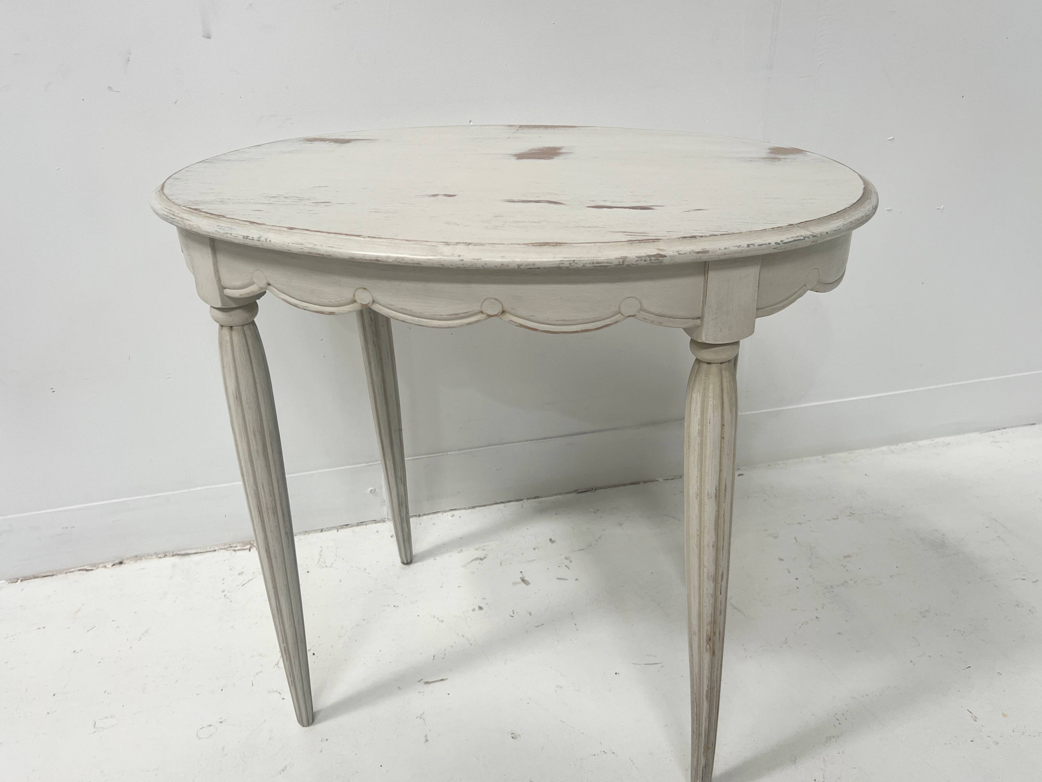 Art Deco style guéridon in patinated beech, 20th century.