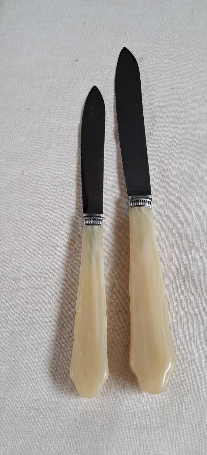 Knives and salad cutlery