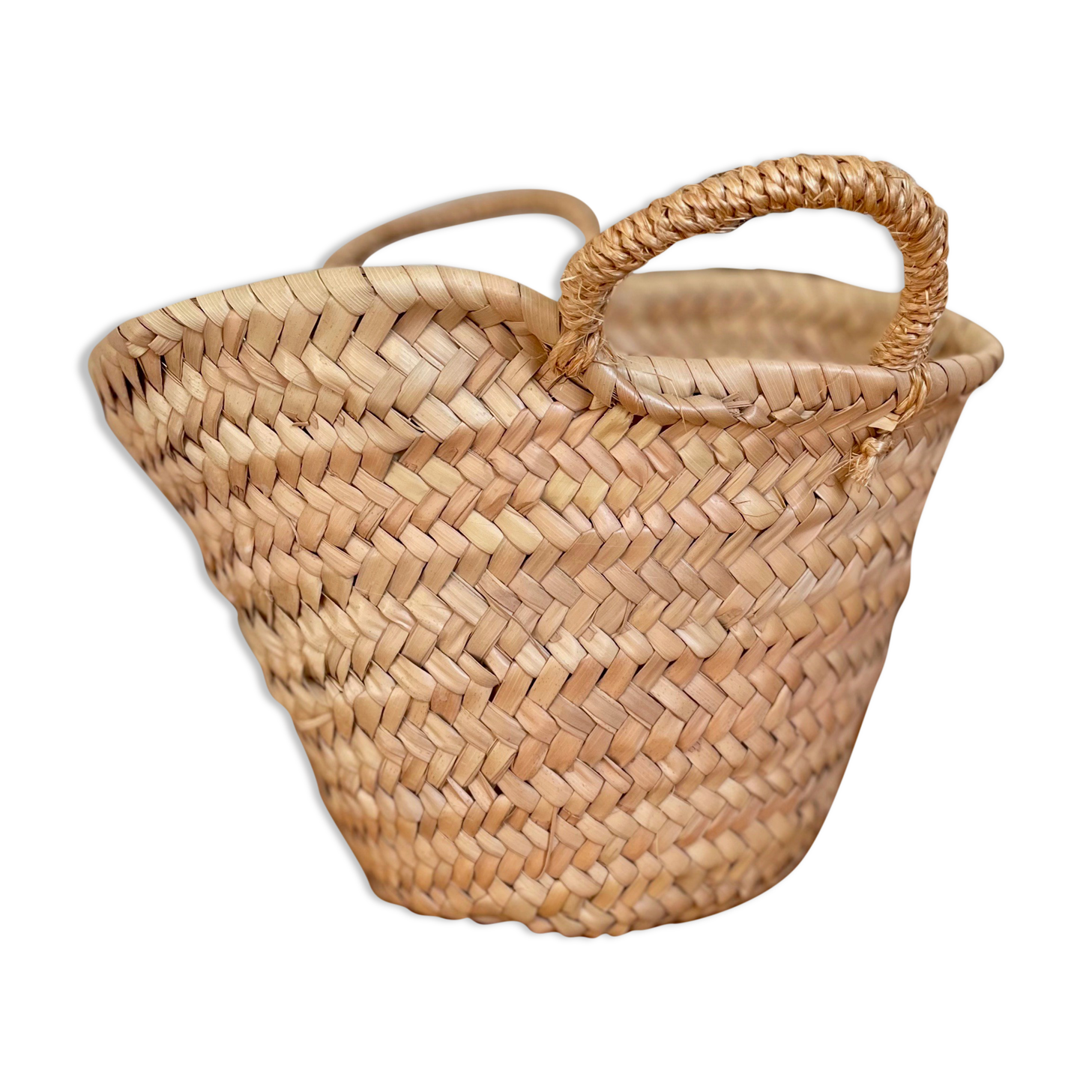 Small wicker basket