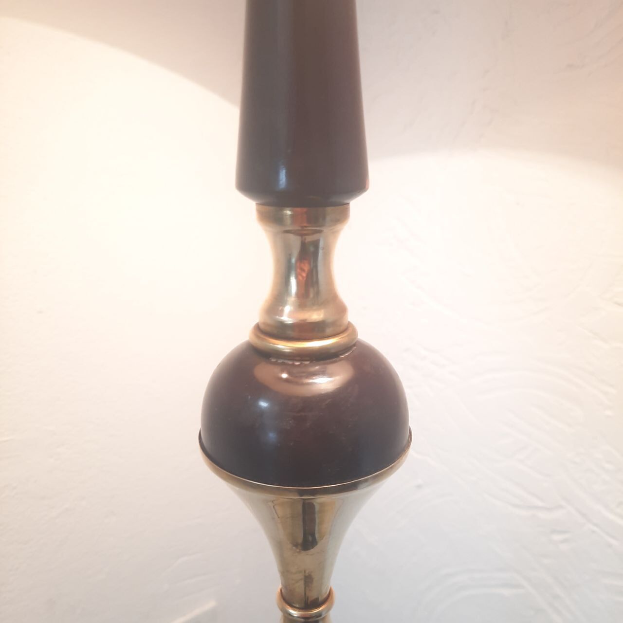Tripod floor lamp - 1950s - wood and brass.