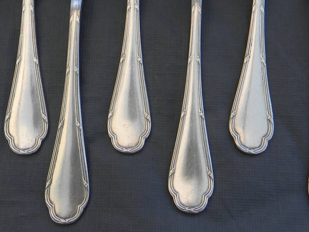 Set of 8 ercuis silver-plated coffee spoons.