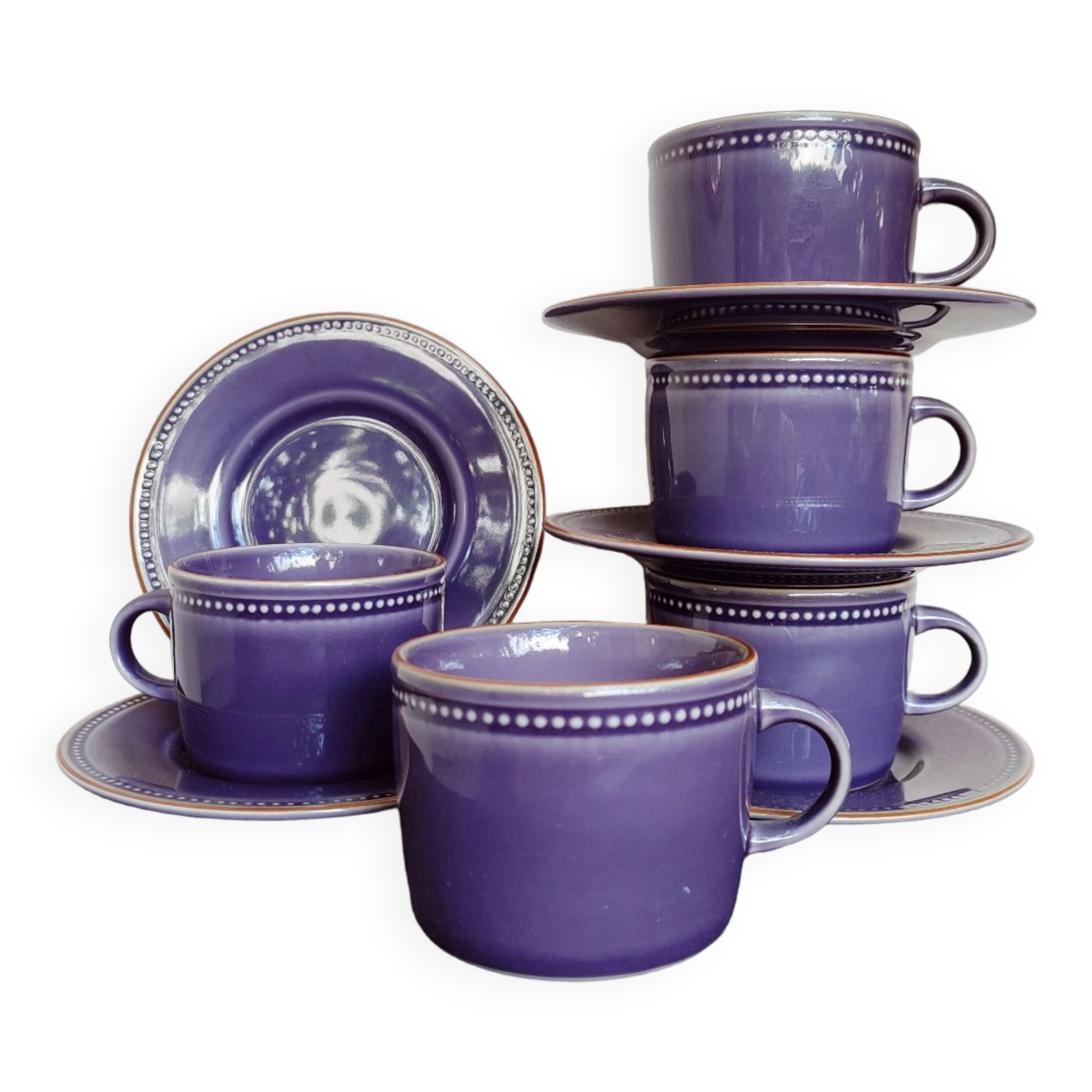 Set of 5 plum-colored stoneware tea cups
