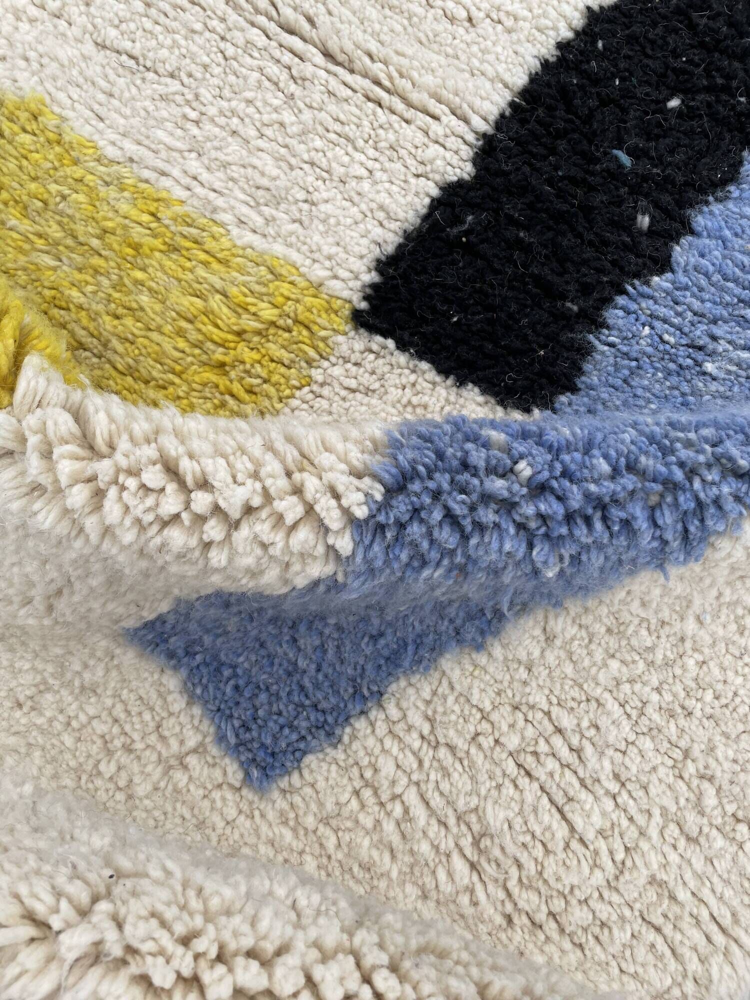 Berbere beni ouarain abstract wool rug 120 x 200 cm