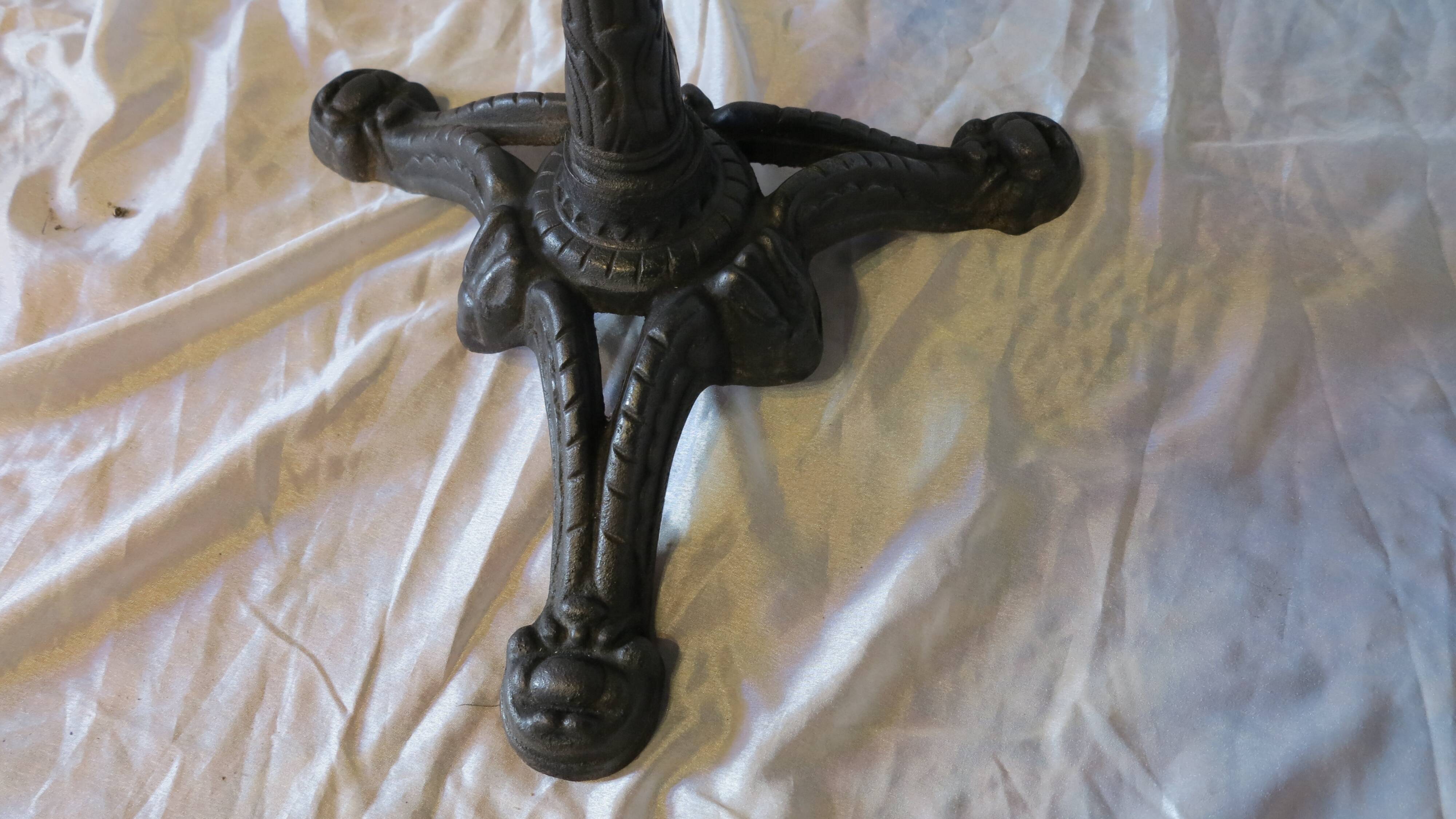 Table bistrot ronde pied fonte