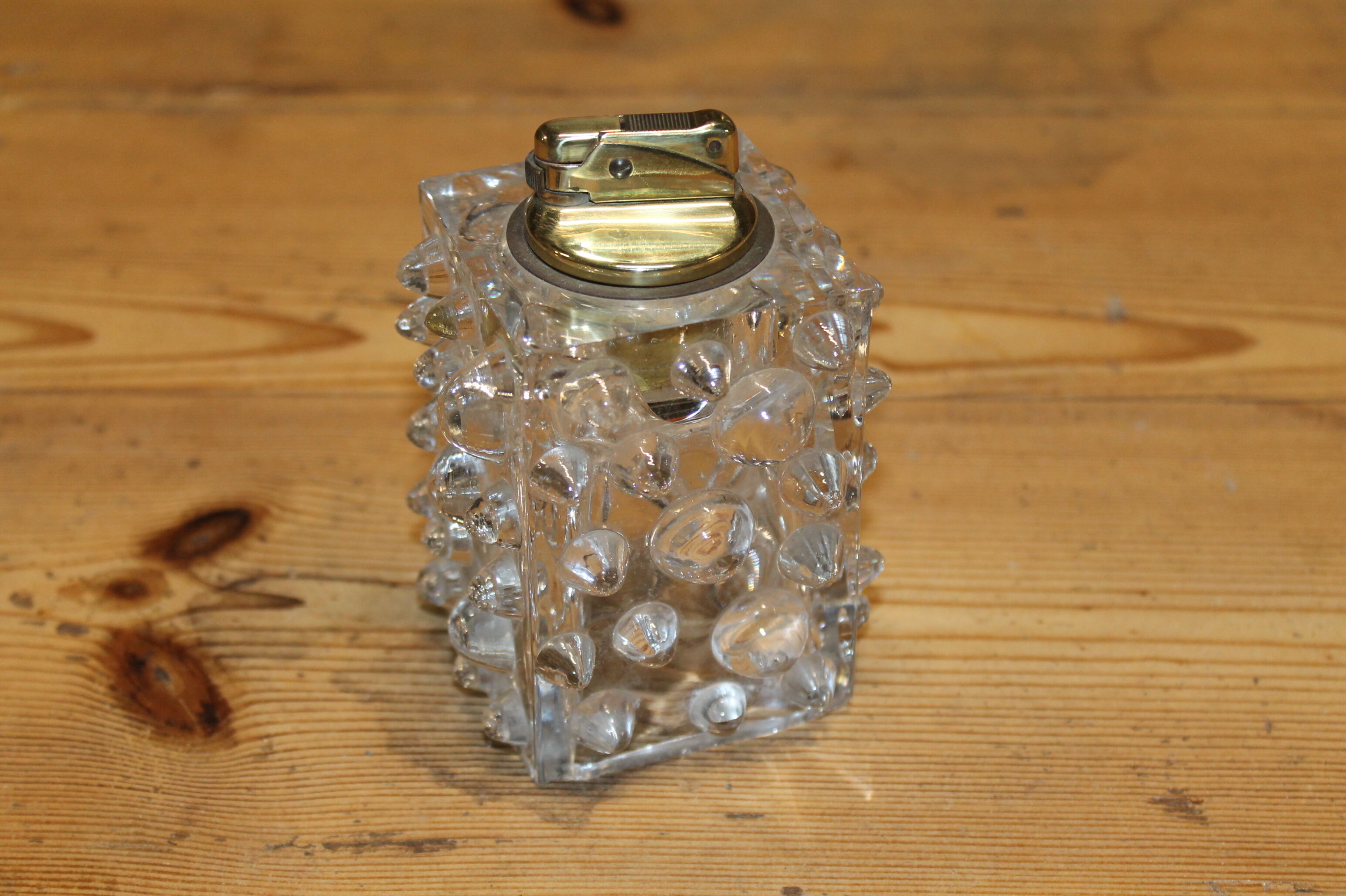 Crystal table lighter