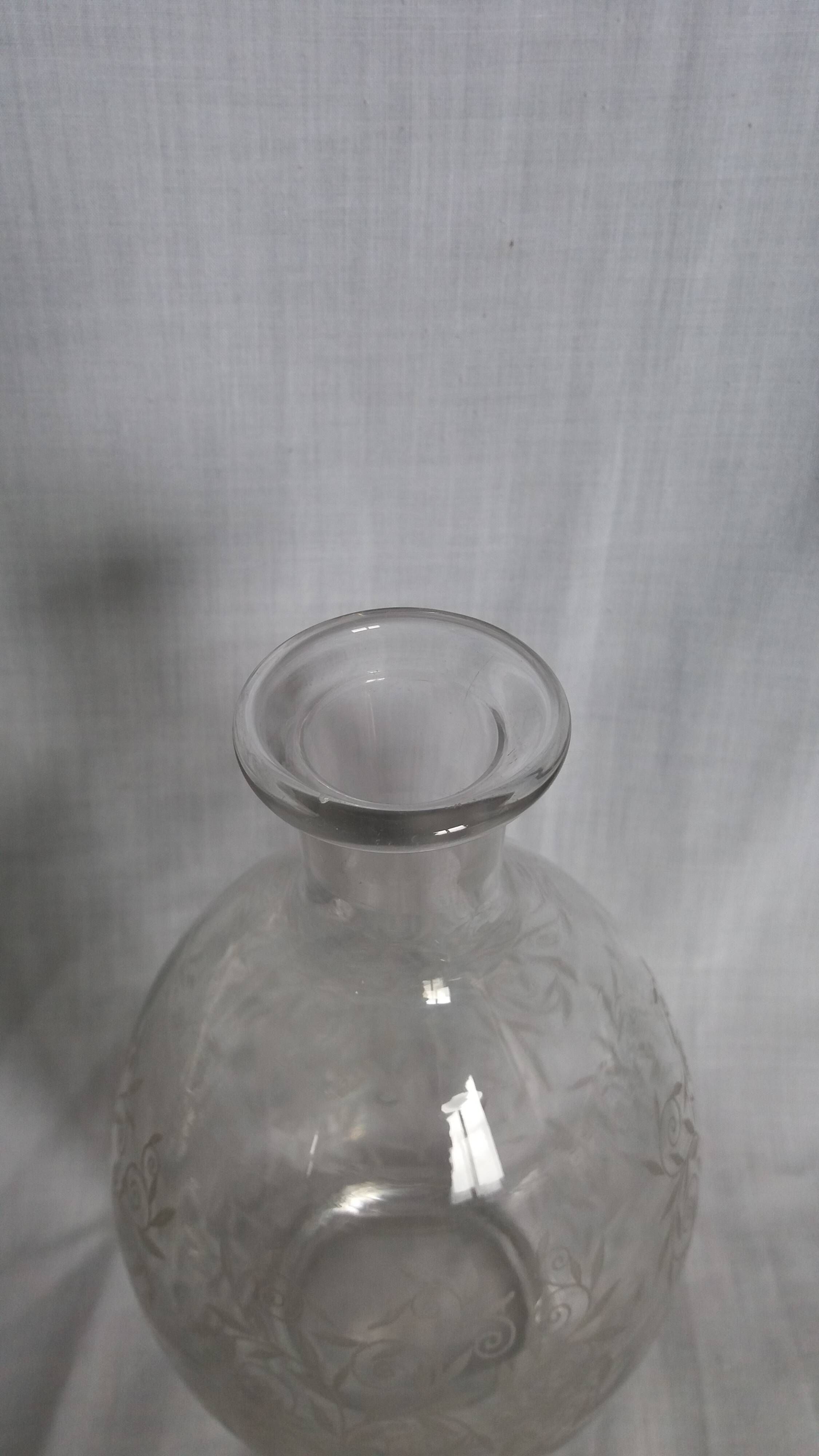 Carafe bottle with a stopper, engraved patterns, Baccarat, Golfe Juan