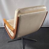 Leather armchairs designed by Eugen Schmidt for Soloform