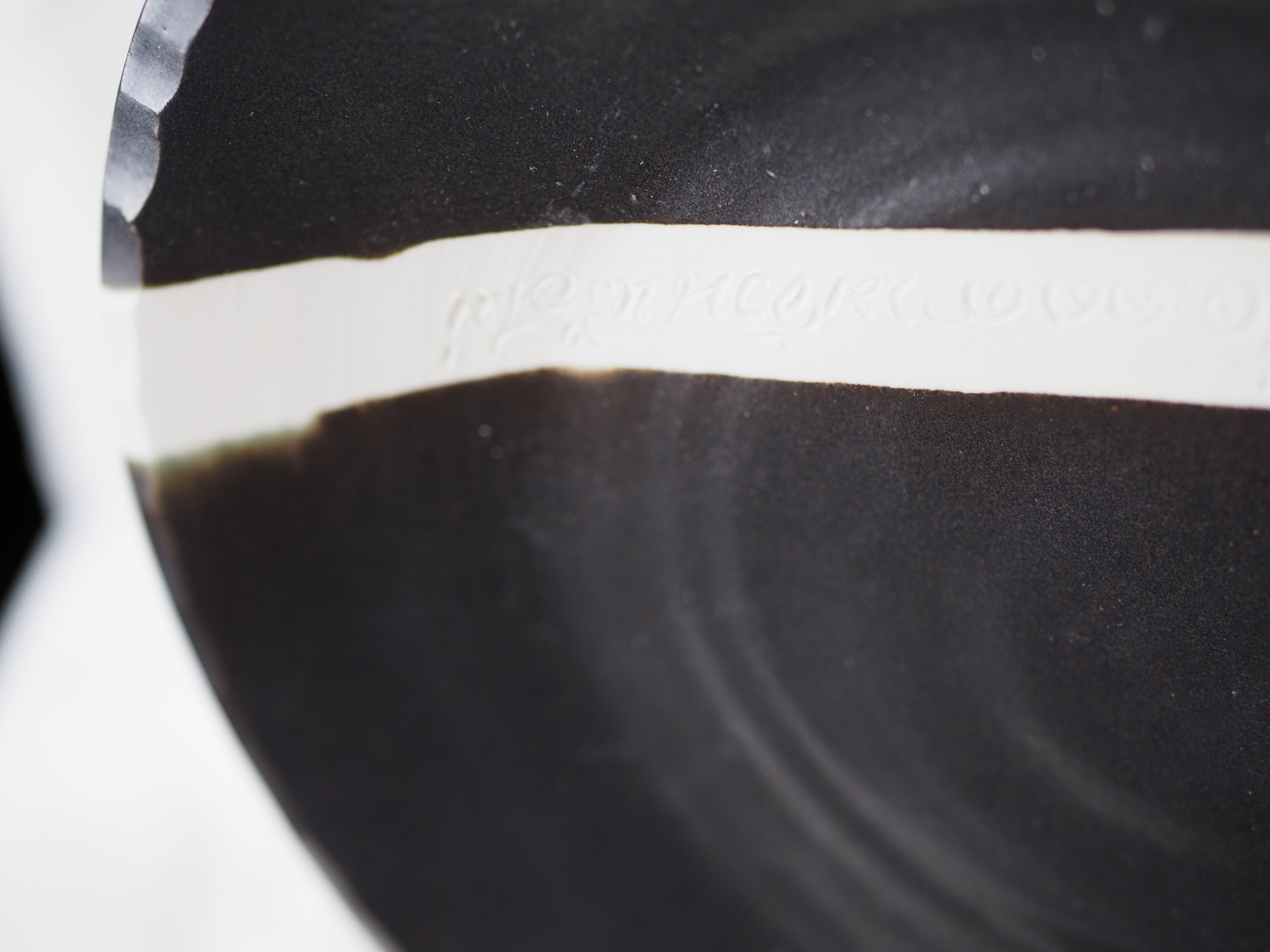 Set of 4 black and white sandstone plates - Fabienne Jouvin - 90s