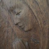 Carved wooden plaque representing a Madonna with folded hands