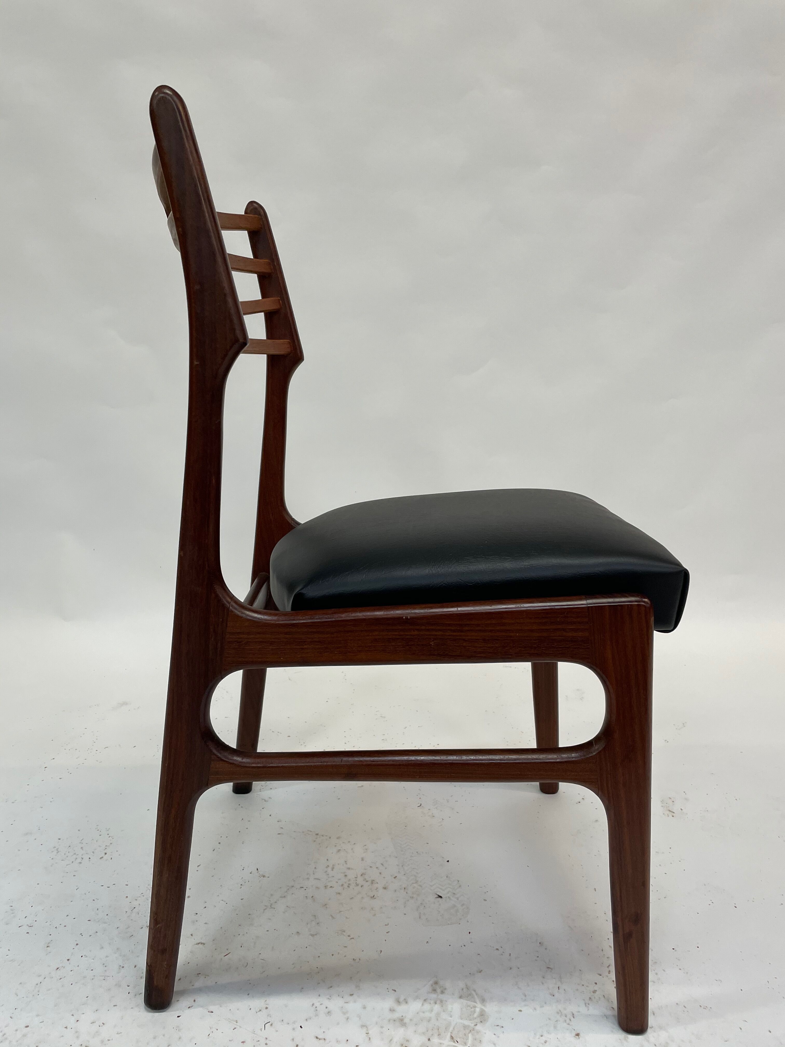 Set of five dining chairs by Johannes Andersen, model 101 Danish Design