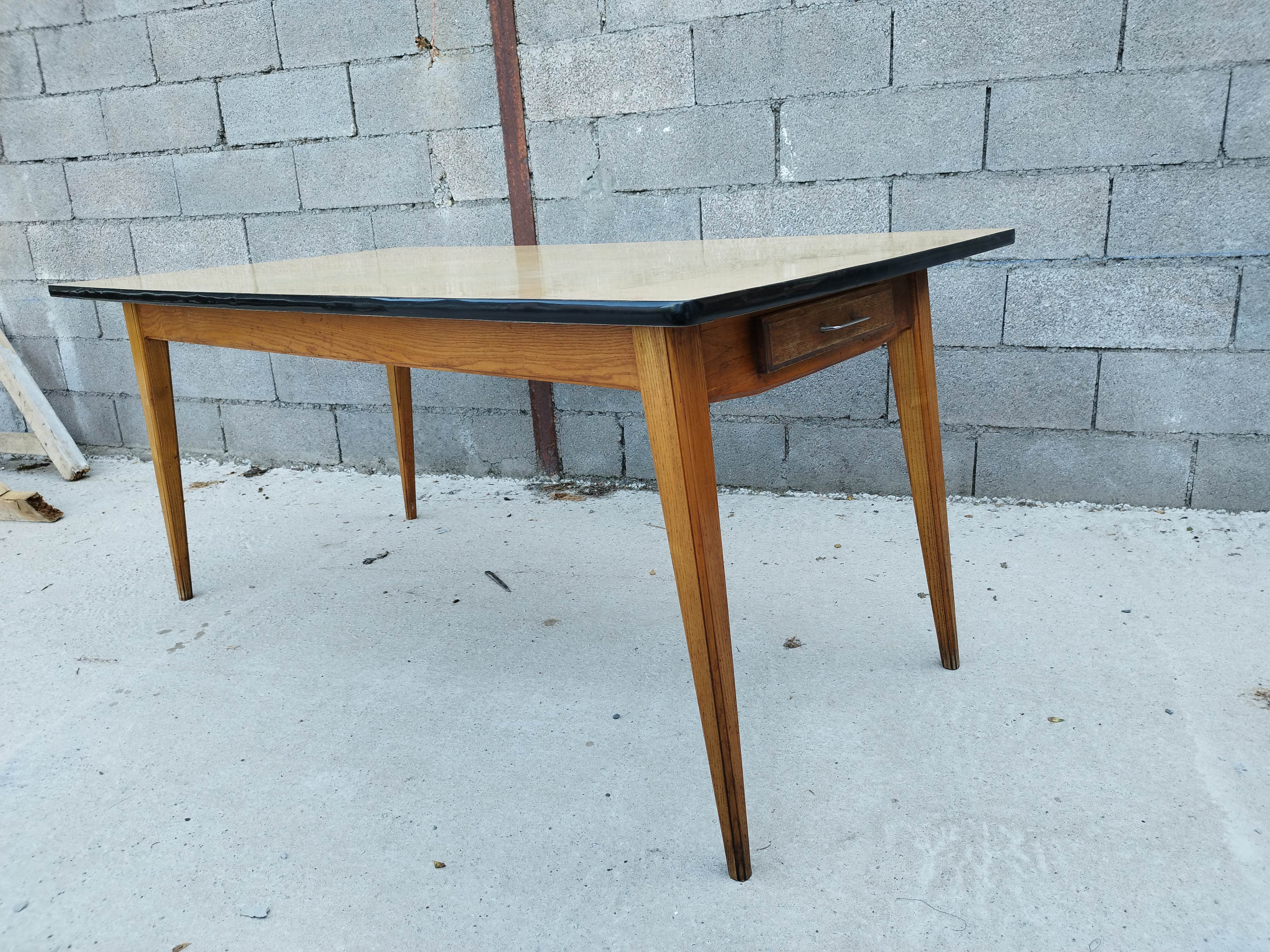 Large table with oak spindle top formica year 50