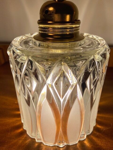 Chiseled glass suspension