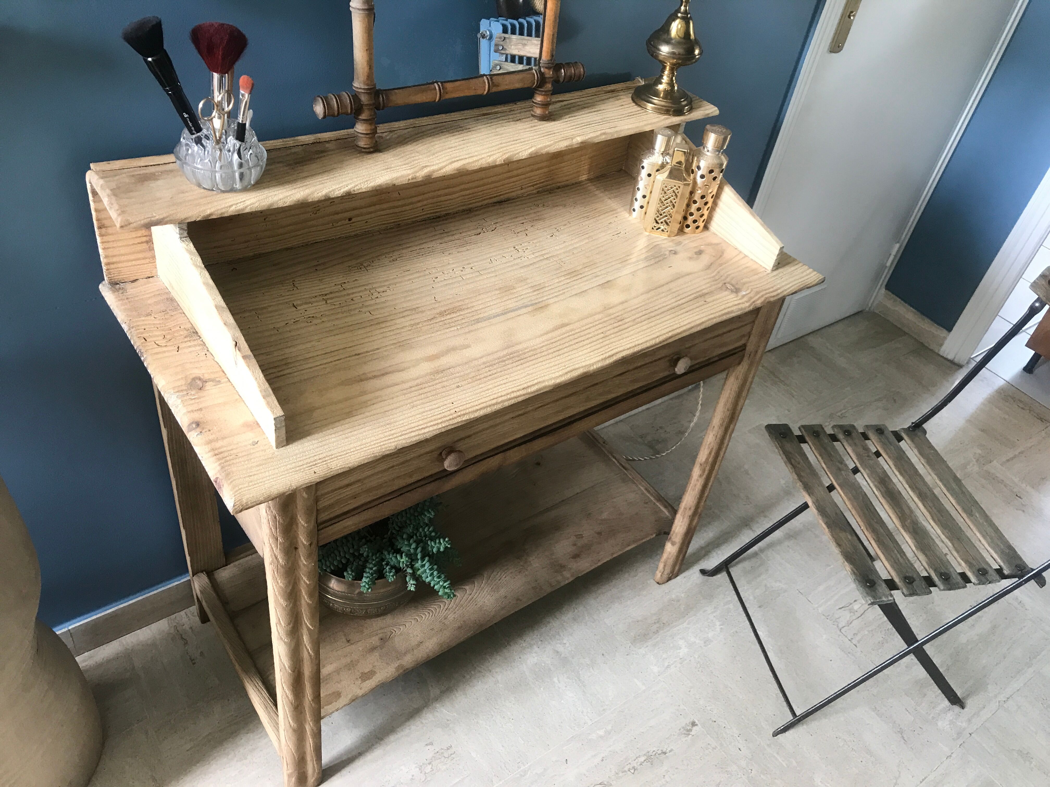Former hairdresser or desk made of raw wood