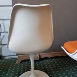 Saarinen swivel chairs by Eero Saarinen