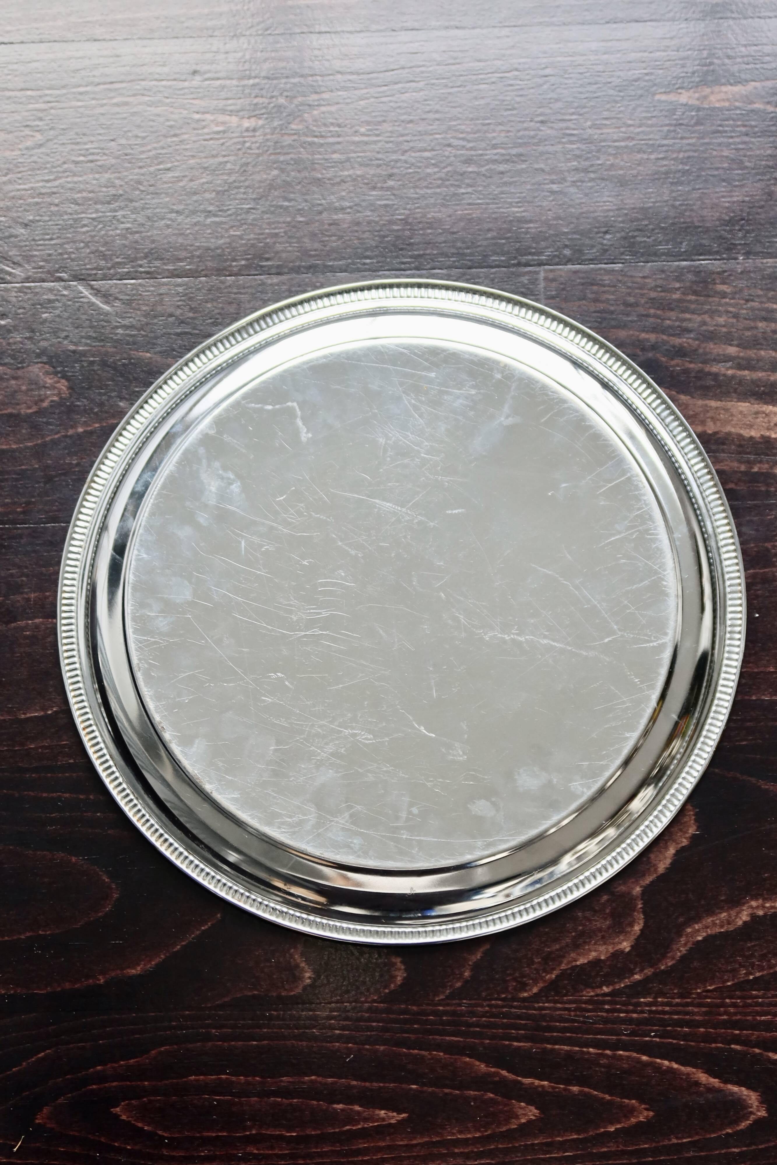 Round vintage silver-plated tray - Engraved pattern