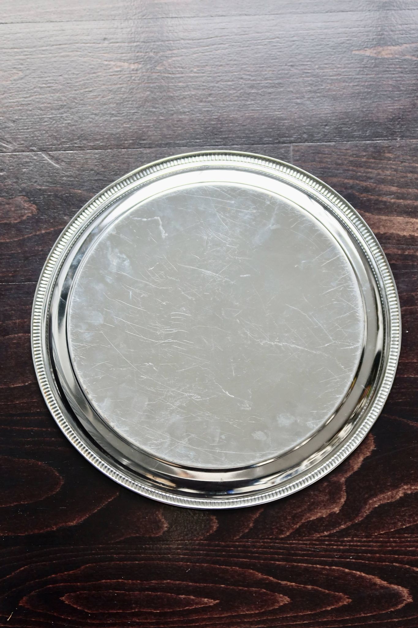 Round vintage silver-plated tray - Engraved pattern