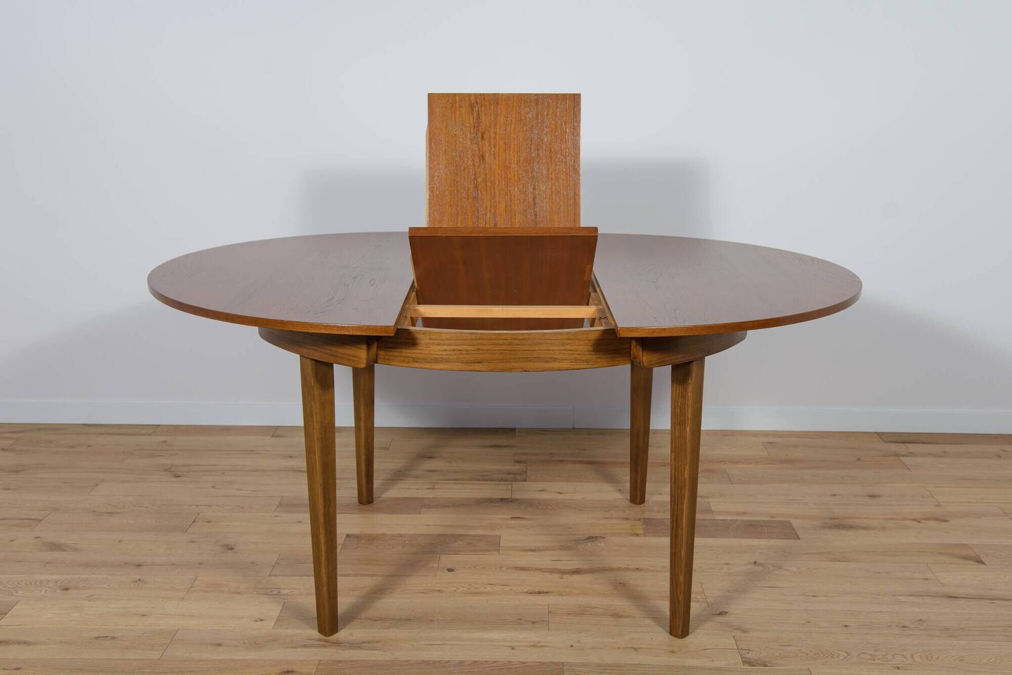 Mid-Century Round Extendable Dining Table and Chairs from McIntosh, 1960s, Set of 5