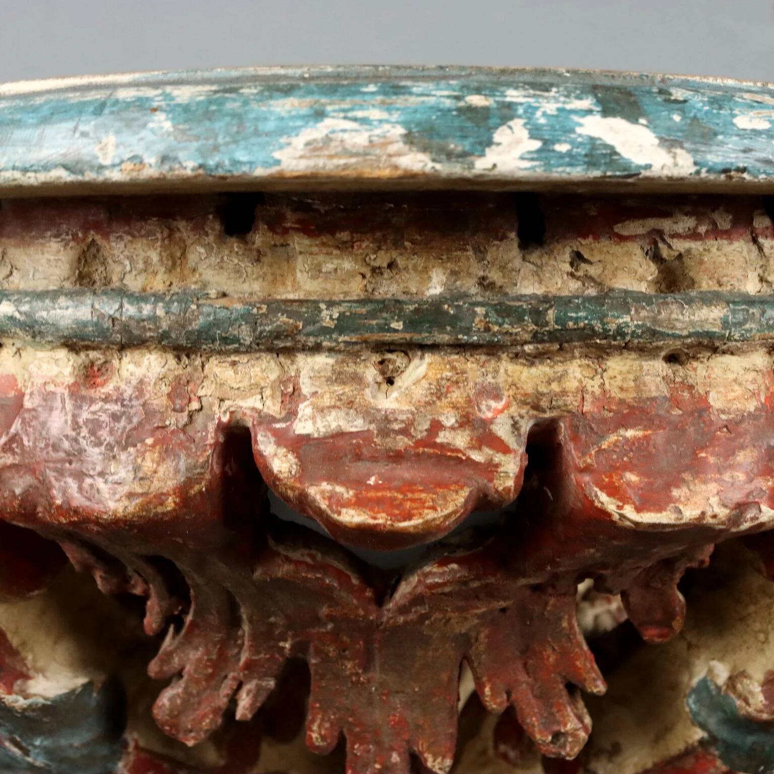 Drop-leaf console in carved wood, 18th century